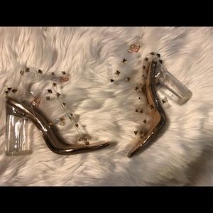 NWT Liliana heels clear